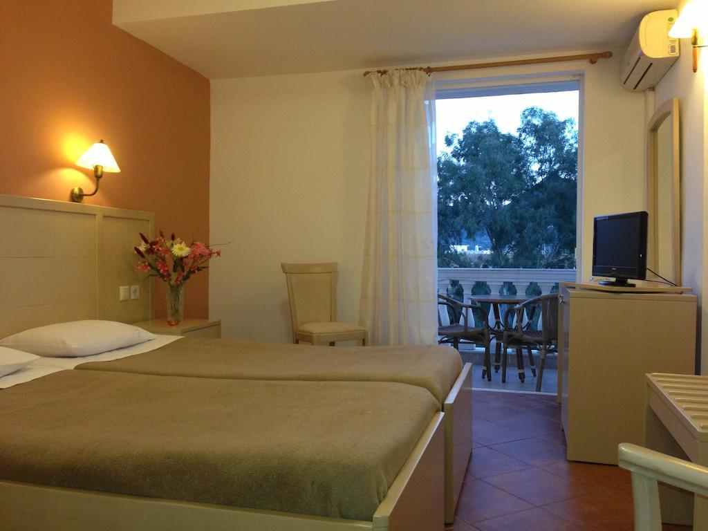 מוראיטיקה Three Stars Beach Hotel חדר תמונה